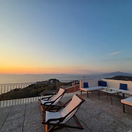 Sun & Relax, Relaxing Location With Seaview Massa Lubrense